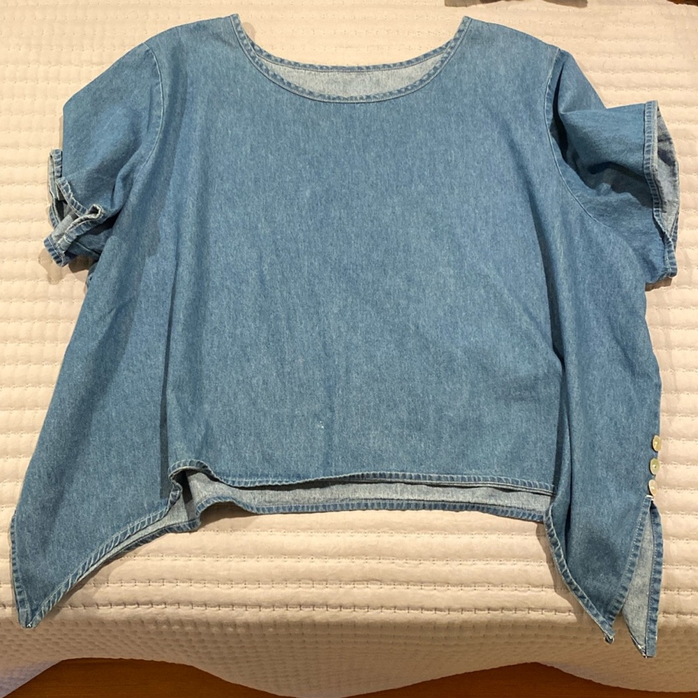 Chambray tunic top with mother of pearl style buttons